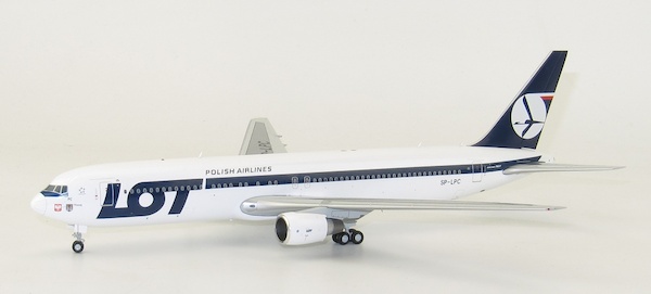 B767-300ER (LOT Polish) SP-LPC With Stand XX2165