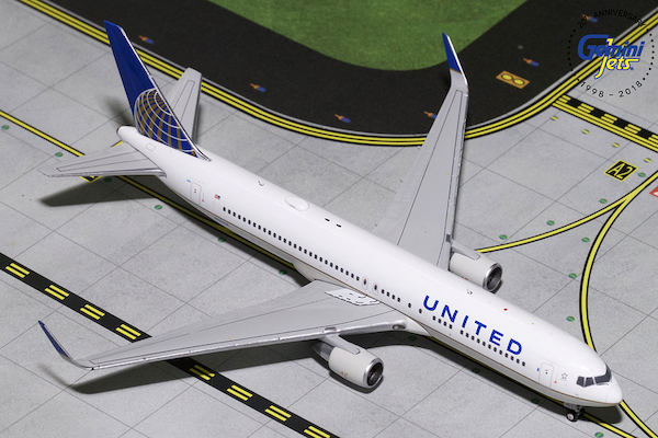 1:400 767-300ER N676UA United Airlines 