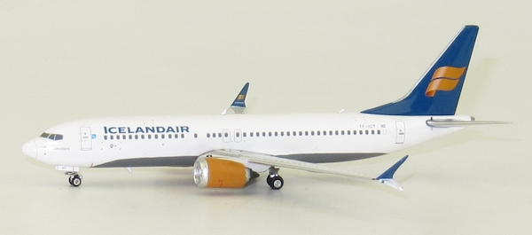 PHX04219 1:400 Phoenix Model IcelandAir Boeing 737-8 Max Reg #TF-ICY pre-painte 