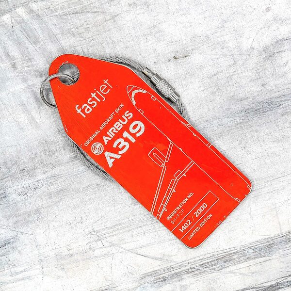 Keychain made of real aircraft skin: Airbus A319-100 5H-FJF Fastjet (red) 5H-FJF RED