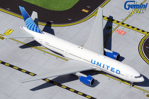 Boeing 777-200 United N210UA GJUAL1939