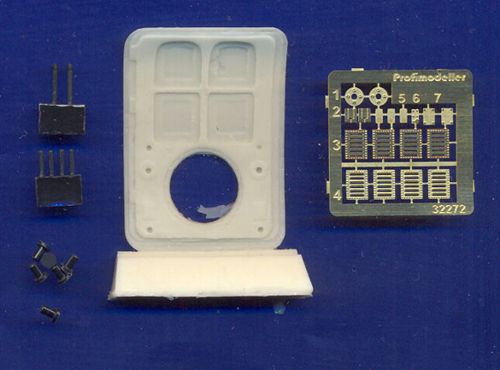 Mil Mi4 Hound Side door with details (Trumpeter) 320272