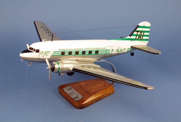 Douglas DC3 TAI, Transports Aériens Intercontinentaux F-BJUT  VF051