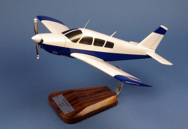 Piper PA28 "Arrow" VF135
