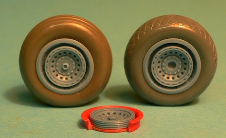 Boeing B29 Superfortress wheels (later type block (diamond) tread pattern)  72019