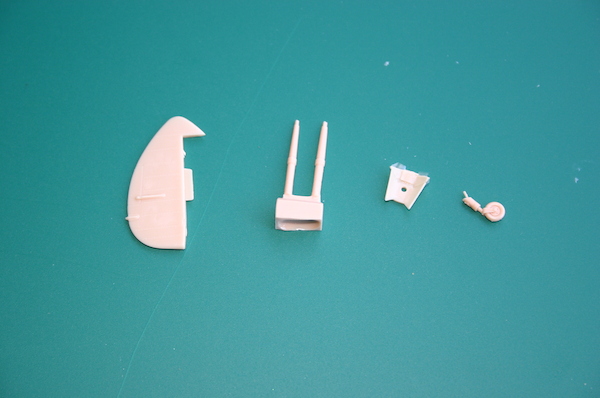 Spitfire MKVIII Quick-Fix Detail Set, rudder, cannon barrels, tailwheel, doors RRM48134