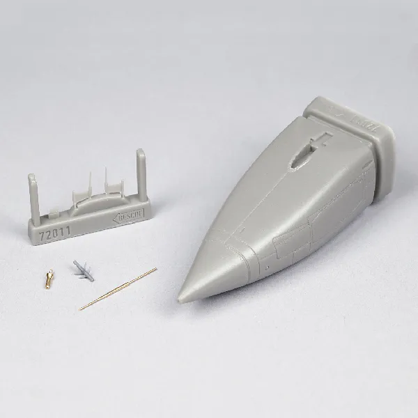 Sukhoi Su24MR Flanker Nose update set ((Trumpeter) res72011