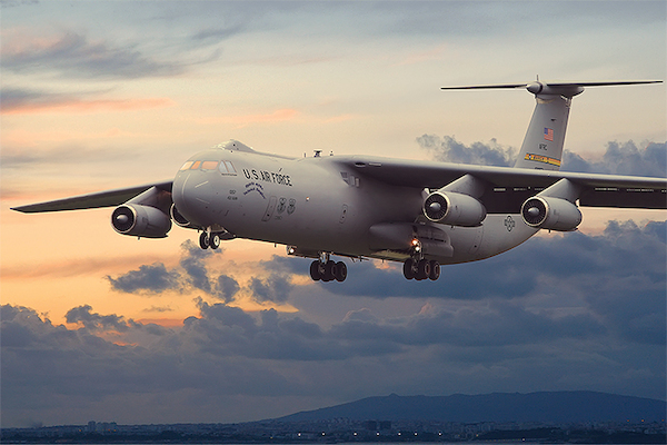 Lockheed C-141B Starlifter 325