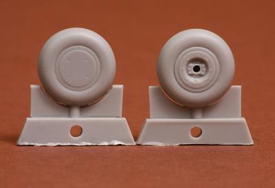Curtiss P40 wheel set (plain 30") SBS48053