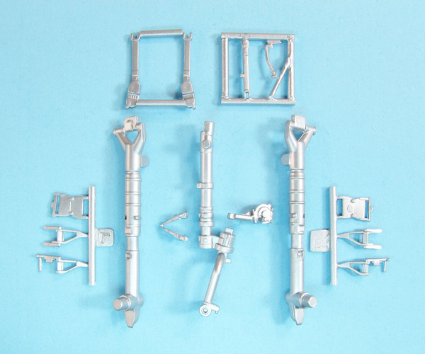 T28B/D Trojan Landing Gear (Kitty Hawk) sac32105