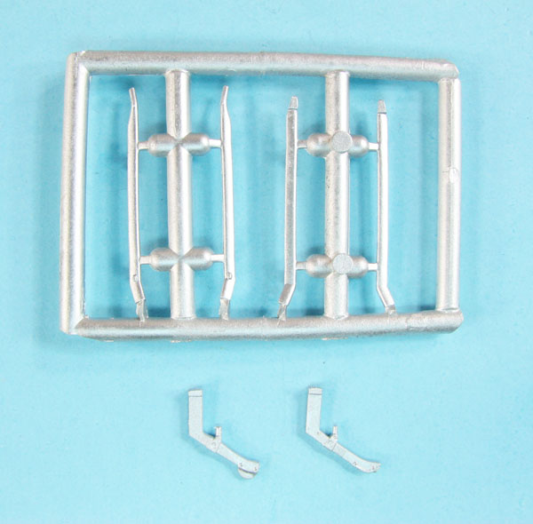 Fokker Dr1 Landing gear struts (Meng) SAC32157