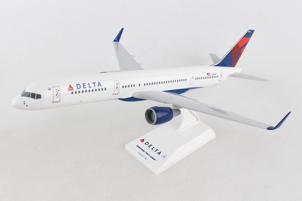 Boeing 757-200 Delta N704X  SKR545