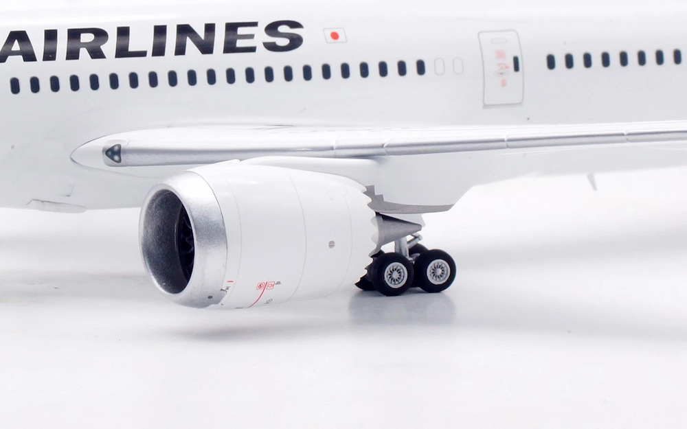SQ Wings L2027 Boeing 787-8 Dreamliner JAL Japan Airlines JA825J