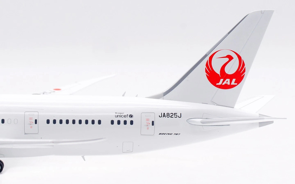 SQ Wings L2027 Boeing 787-8 Dreamliner JAL Japan Airlines JA825J