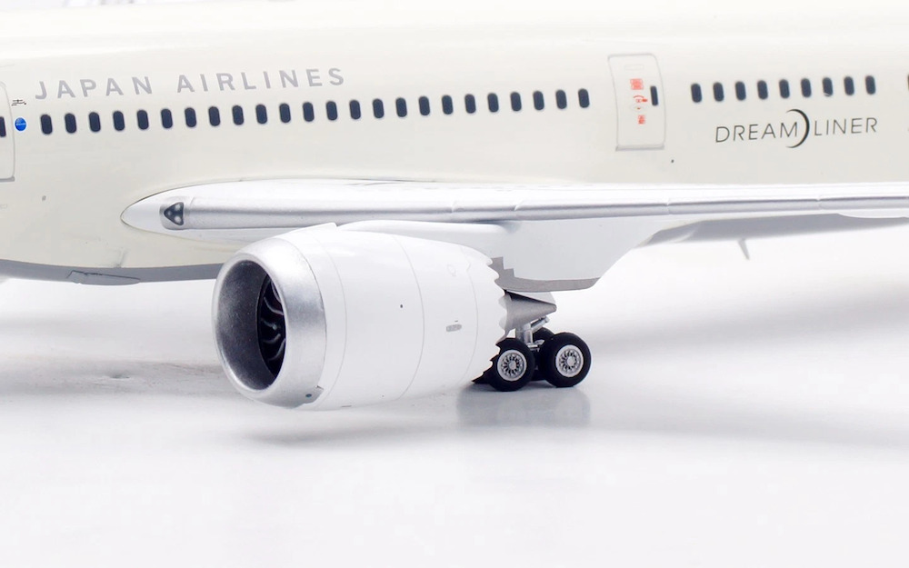 ❶　1/200　JAL　B787-846 Dreamliner JA822J Garuda Indonesia DC-9-30 PK-GNO (80'S Livery) Scale 1:200