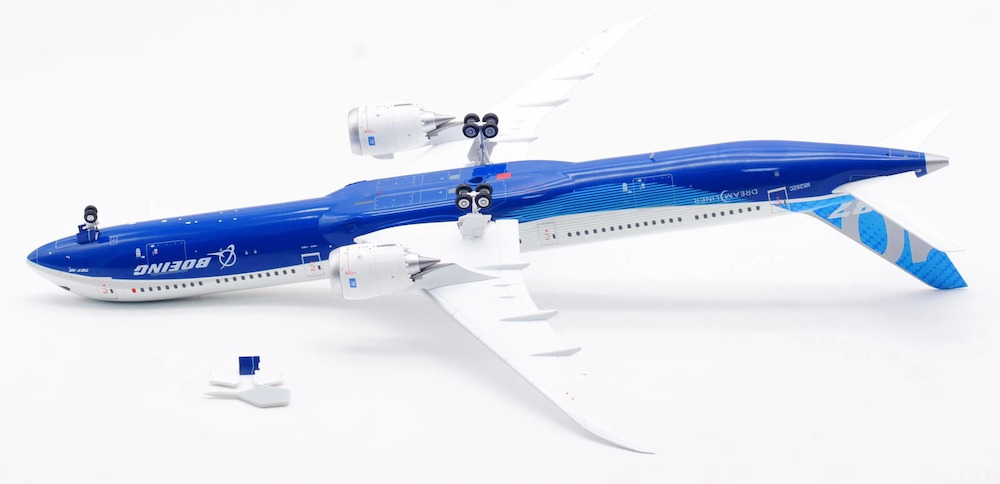 SQ Wings L2040 Boeing 787-10 Dreamliner Boeing House Color N528ZC