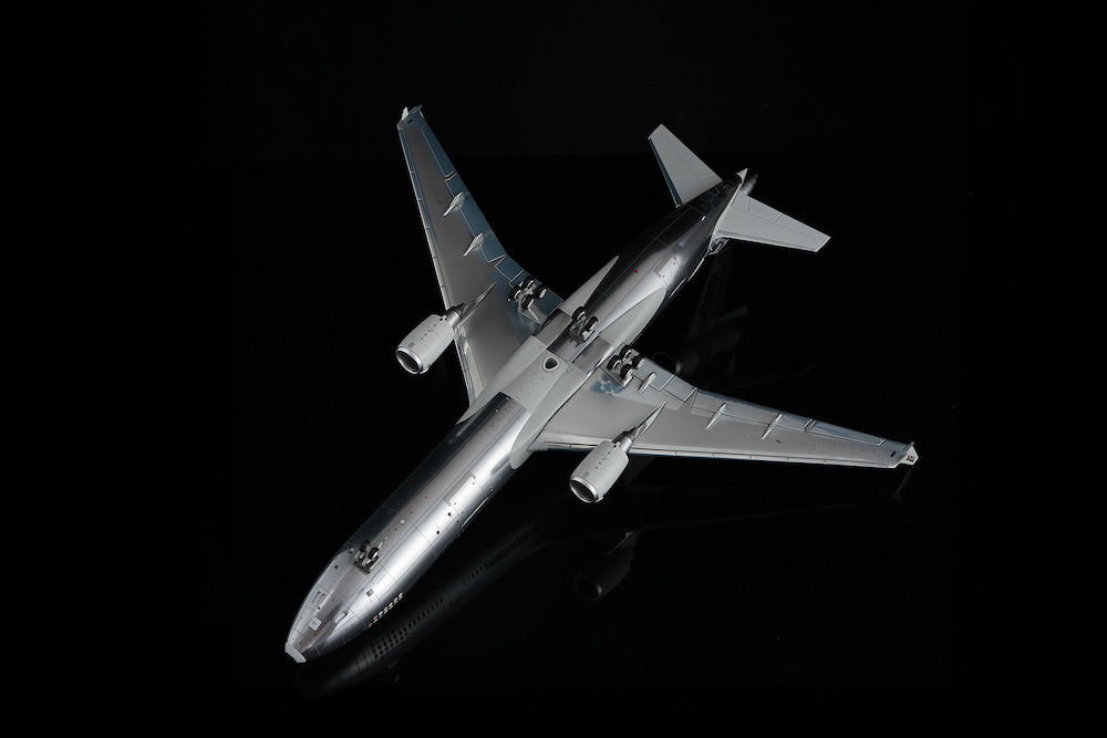 SQ Wings L2105 McDonnell Douglas MD11 House Color N111MD