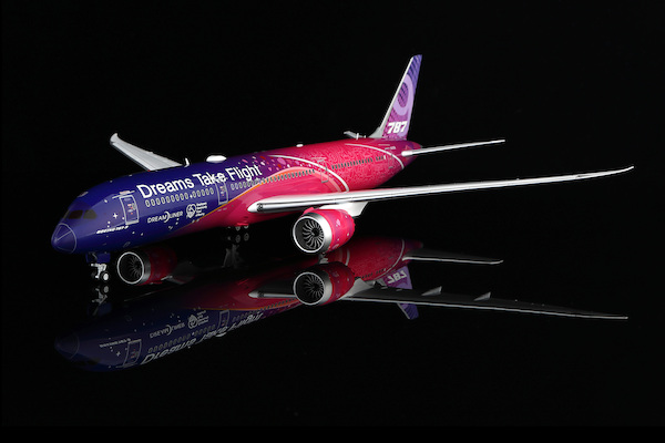 Boeing 787-9 Dreamliner Boeing Company "Dreams Take Flight" N1015B L2128
