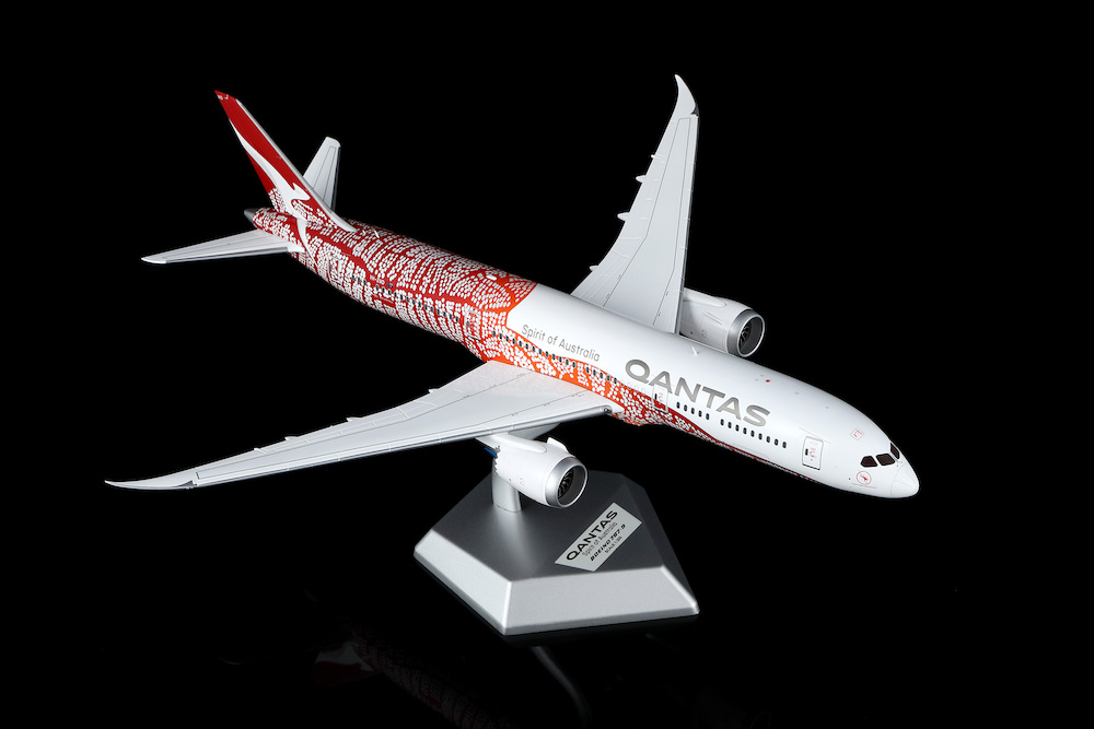 SQ Wings L2129 Boeing 787-9 Dreamliner Qantas 