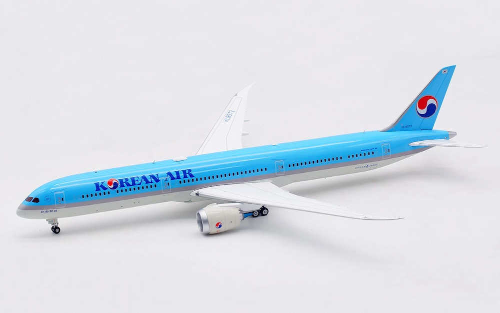 模型　KOREAN AIR BOEING 787-10 スケール1:200 Korean Air Boeing B787-10 New Livery Reg: HL8515 L2150 + SQ