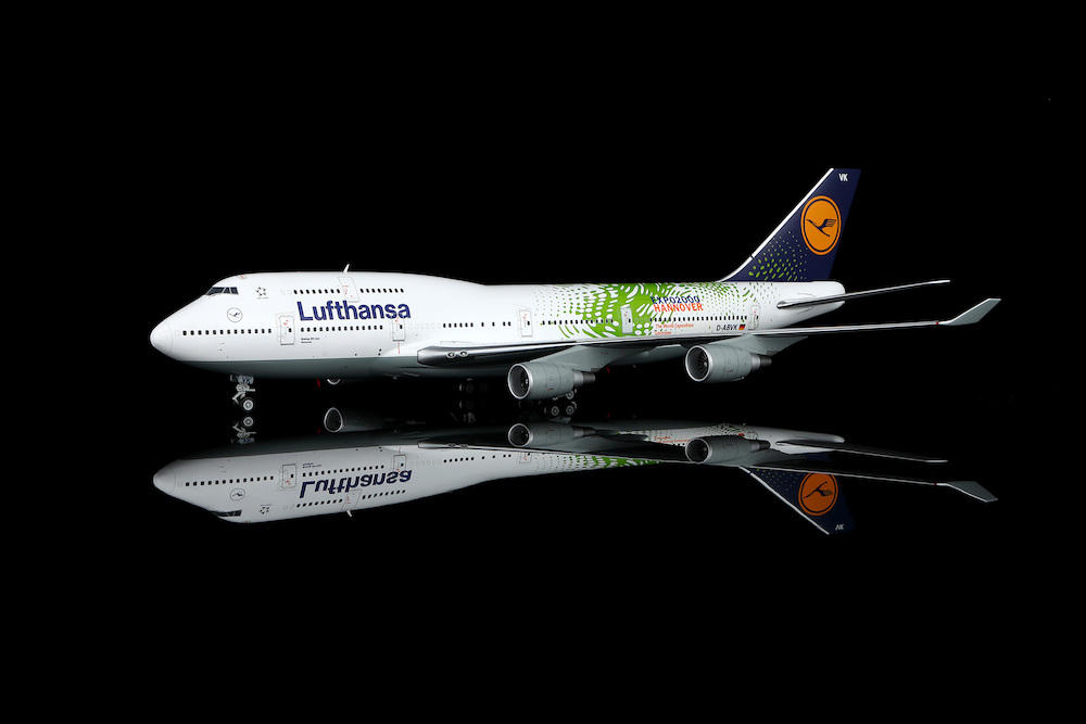 SQ Wings L2185 Boeing 747-400 Lufthansa 