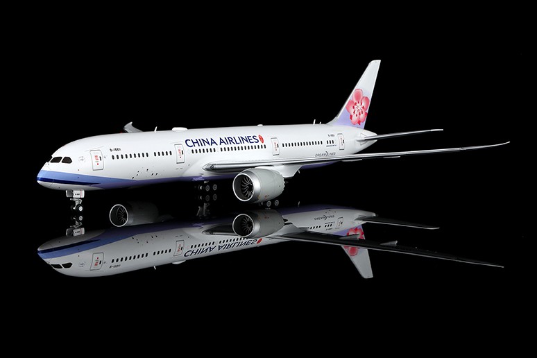 SQ Wings L2292 Boeing 787-9 Dreamliner China Airlines B-18811