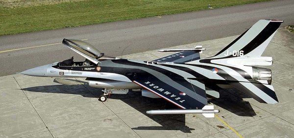 F-16AM Falcon (J-016 "Solo Display 2001-2004" Royal Netherlands A.F) 72-145