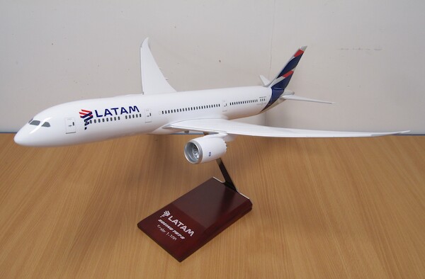 Boeing 787-9 Dreamliner LATAM TD043