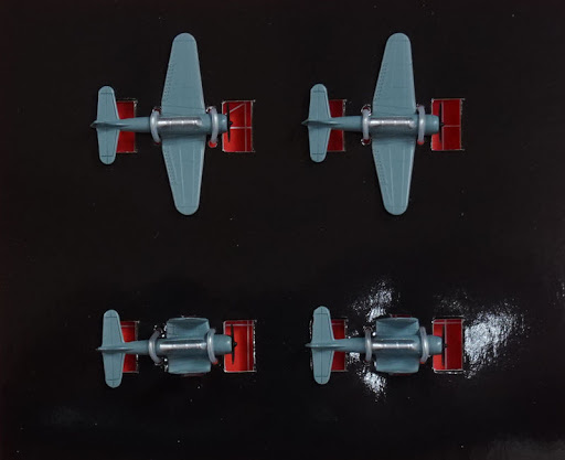 SBD Dauntless (4) Pre painted, 2 with folded wings TR06404