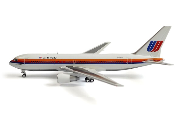 Boeing 767-200ER United Airlines N611UA  400007