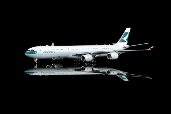 Airbus A340-600 Cathay Pacific B-HQB  YY34604