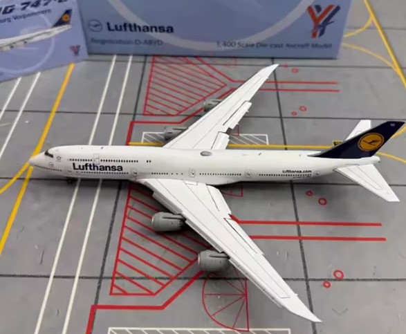 Boeing 747-8 Lufthansa D-ABYP Flaps Down  YY74807F